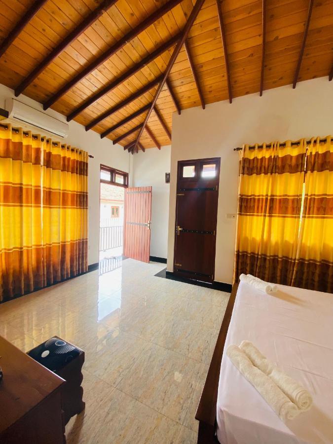 The Kingslayer Resort Negombo Esterno foto