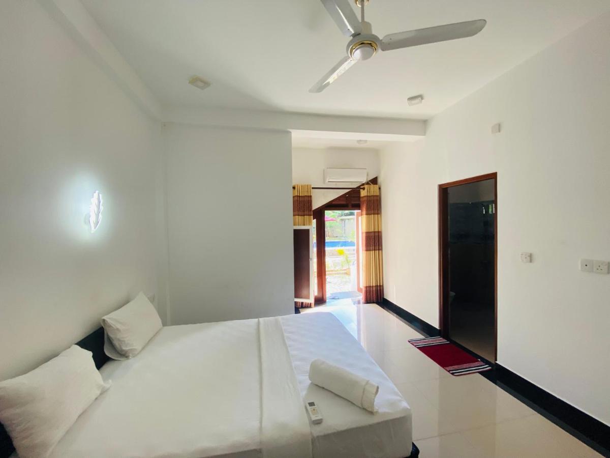 The Kingslayer Resort Negombo Esterno foto