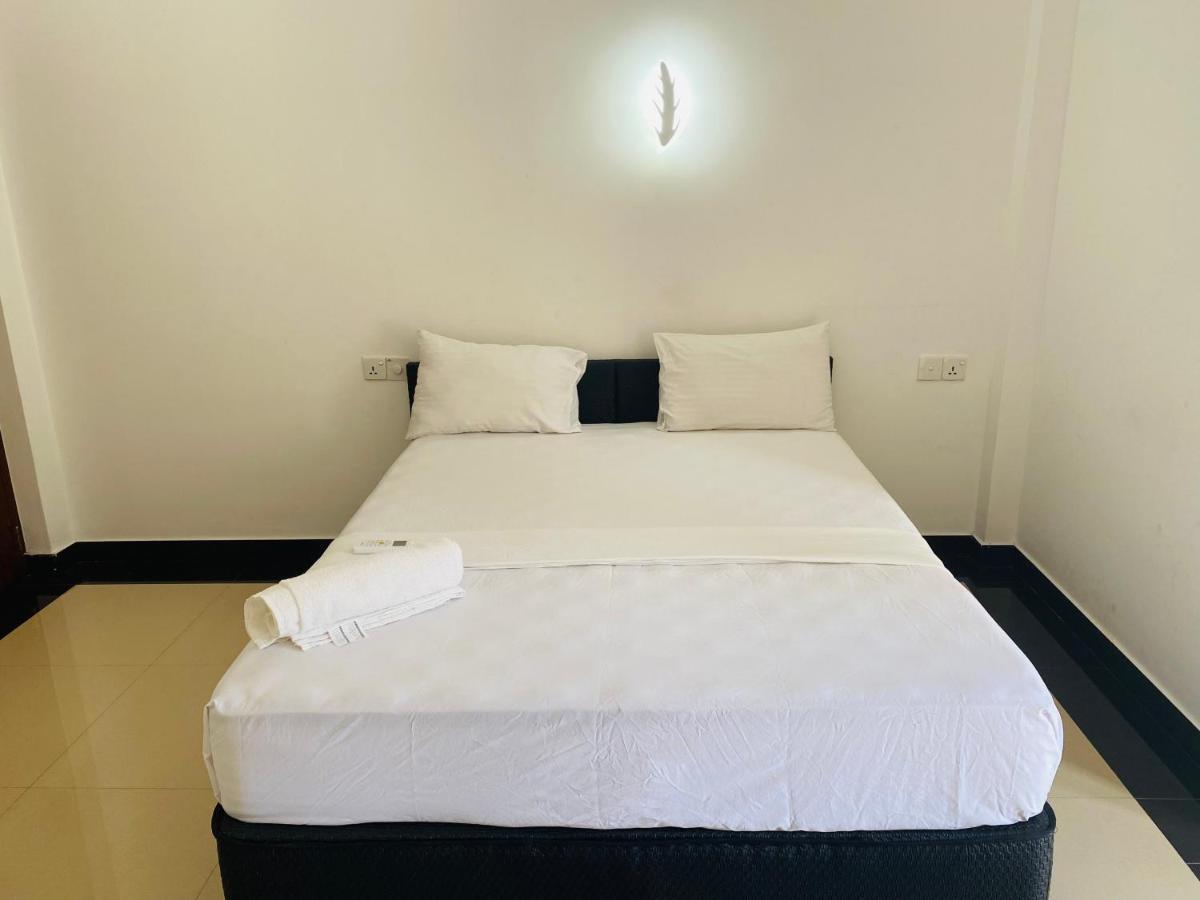 The Kingslayer Resort Negombo Esterno foto