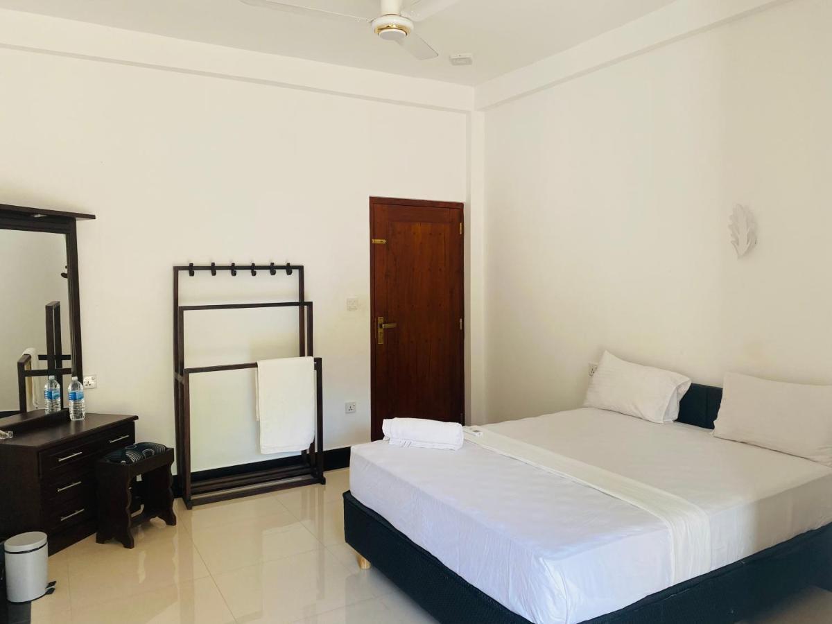 The Kingslayer Resort Negombo Esterno foto