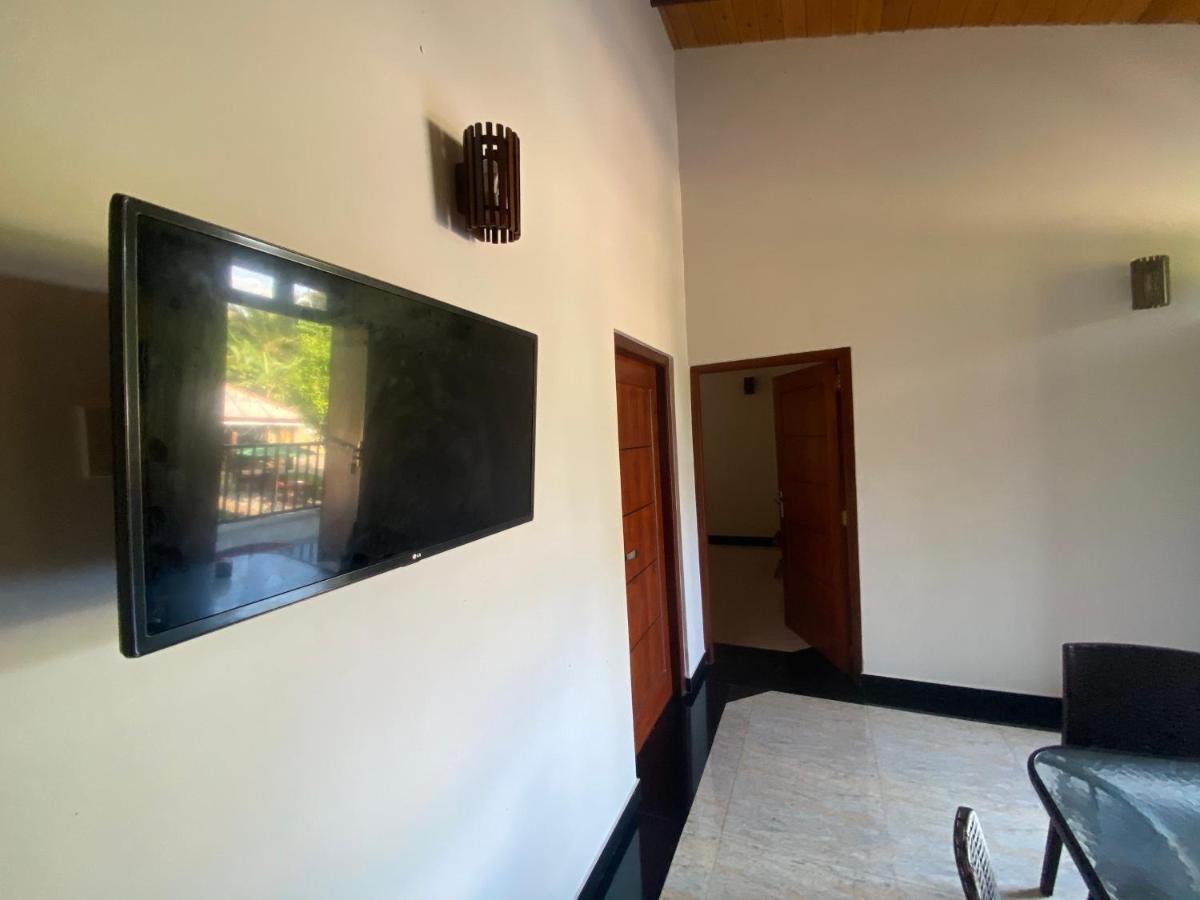 The Kingslayer Resort Negombo Esterno foto