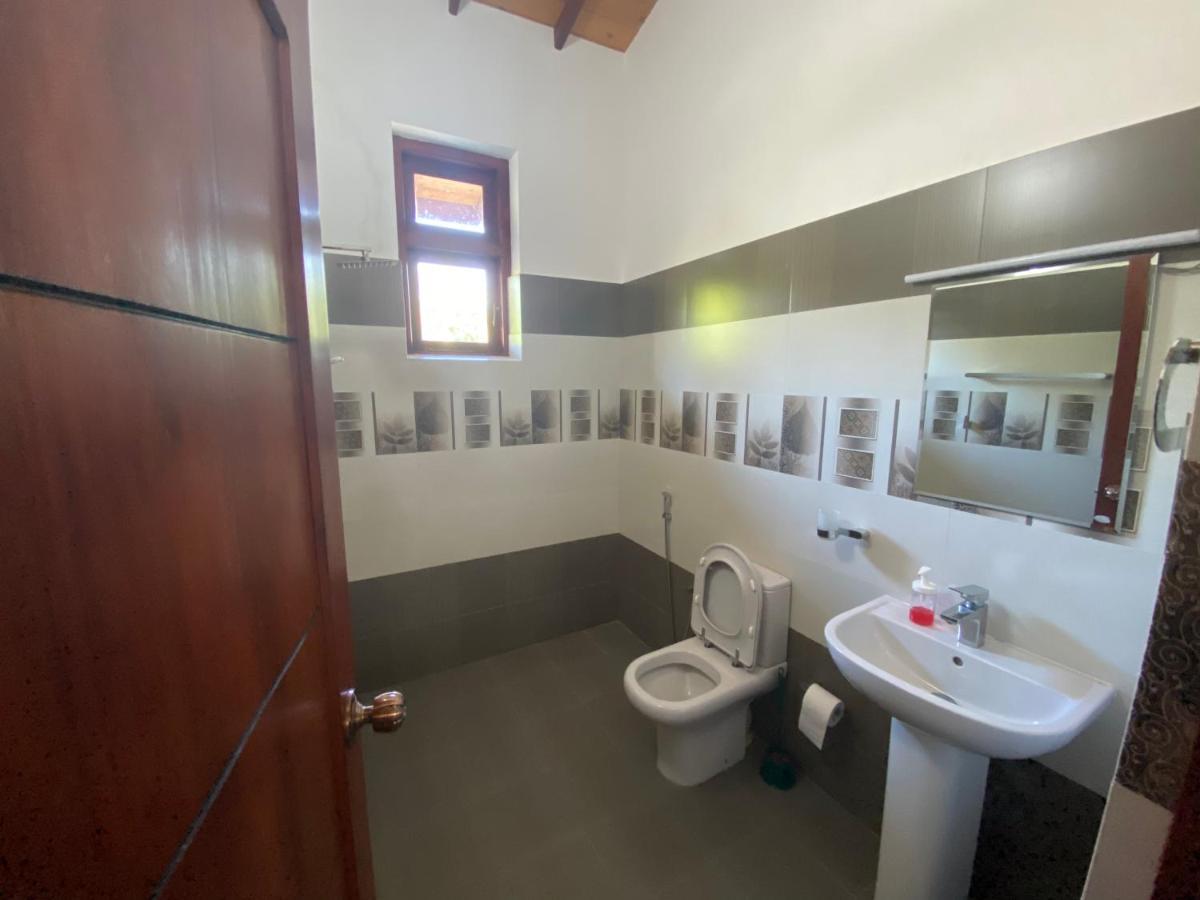 The Kingslayer Resort Negombo Esterno foto