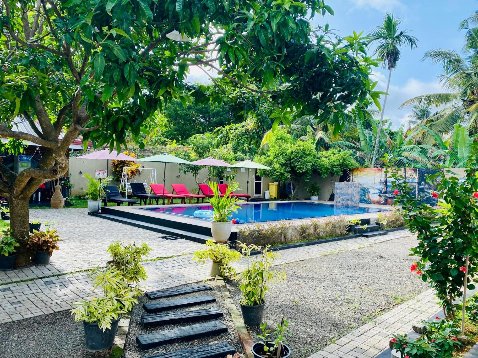 The Kingslayer Resort Negombo Esterno foto